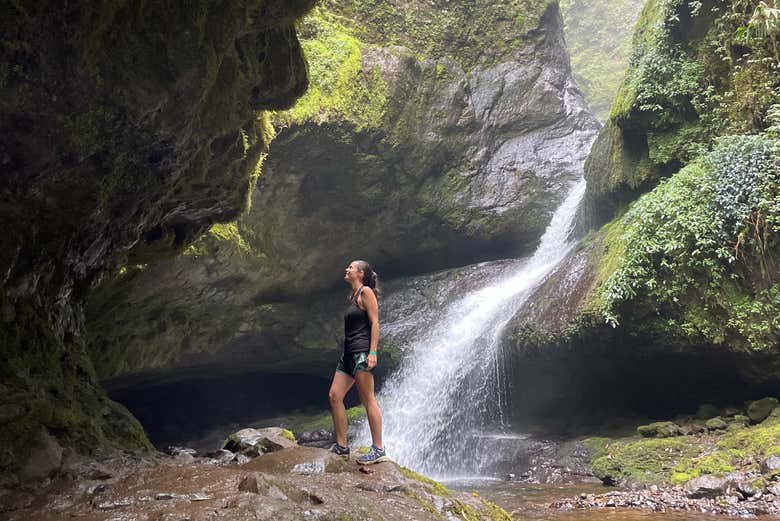 Disfrutando del tour por la Cueva del Esplendor