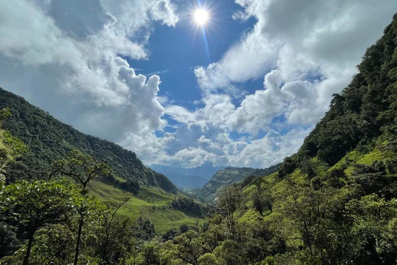 Vistas panorámicas de la naturaleza de Jardín desde un mirador