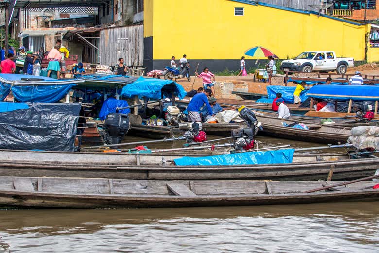 Contemplando a imensidão de barcos do porto de Tabatinga