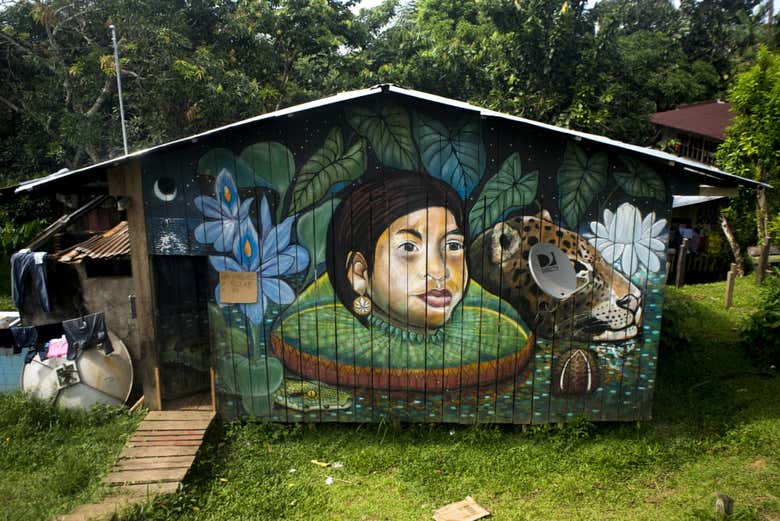 Mural on a Puerto Nariño shop