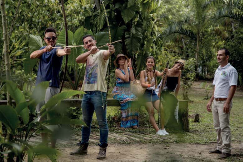 Conoceréis las tradiciones más ancestrales de la Amazonía