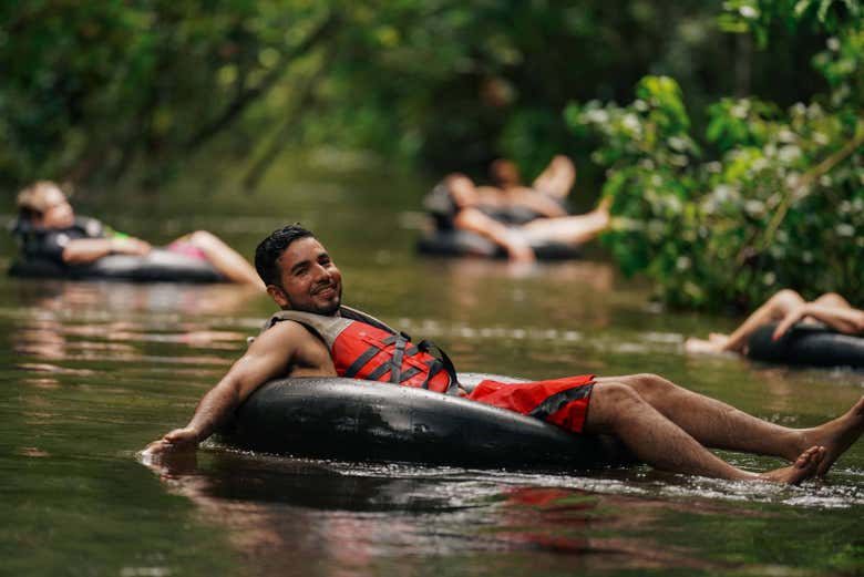 Disfrutando de la experiencia en el río Tacana