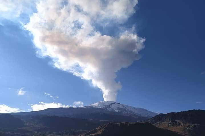 Vista Cráter del volcán Nevado del Ruiz