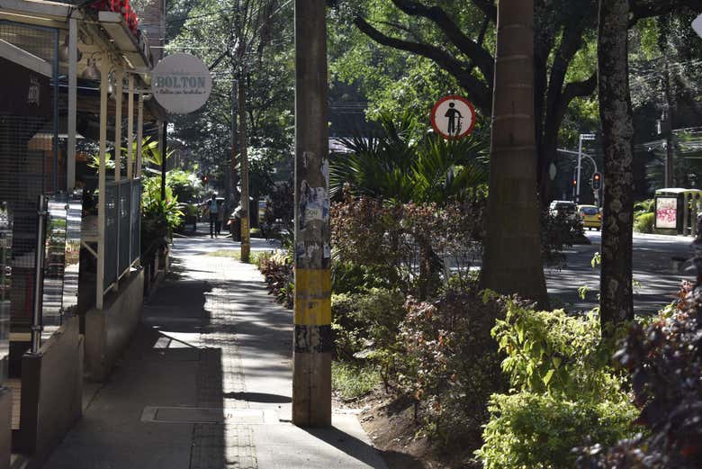 Passaremos por lojas e locais típicos