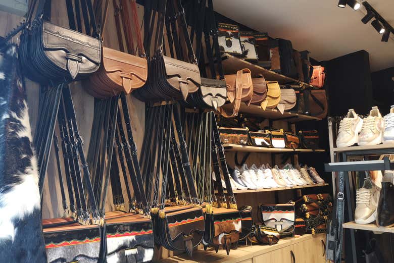 Artesanía en cuero típica de la zona 