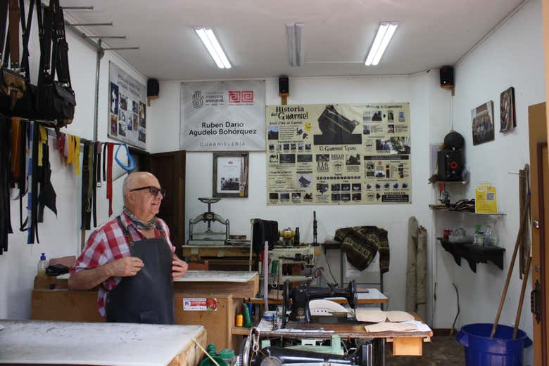 Artesano en su taller