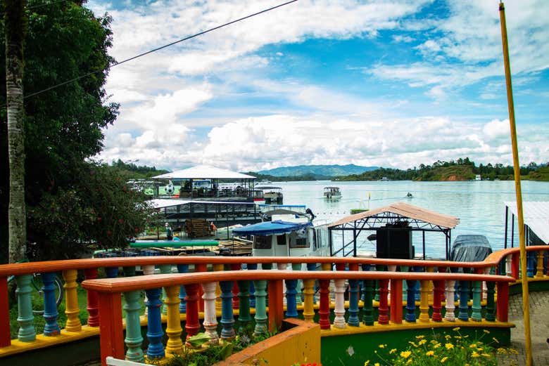 Recorreremos los especiales rincones de Guatapé