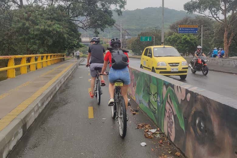 Pedalando pelas estradas de Medellín