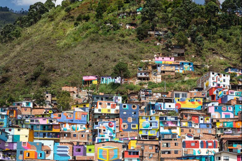 Detalhe de algumas casas do mural Constelações