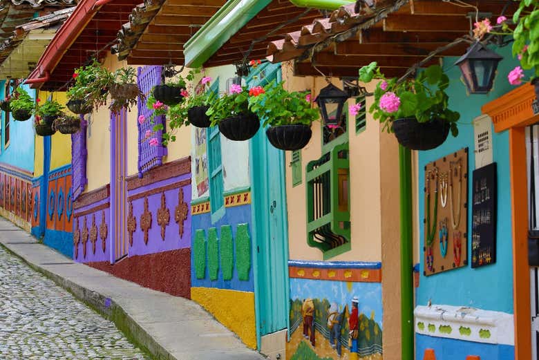 Rua do centro histórico de Guatapé