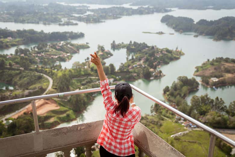 Coronando la cima de la Piedra del Peñol
