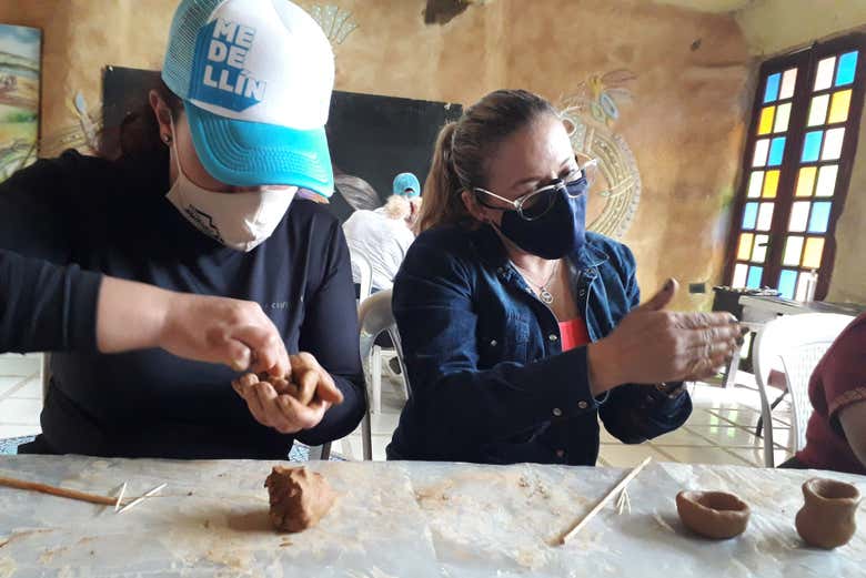 Desfrutado a oficina de argila