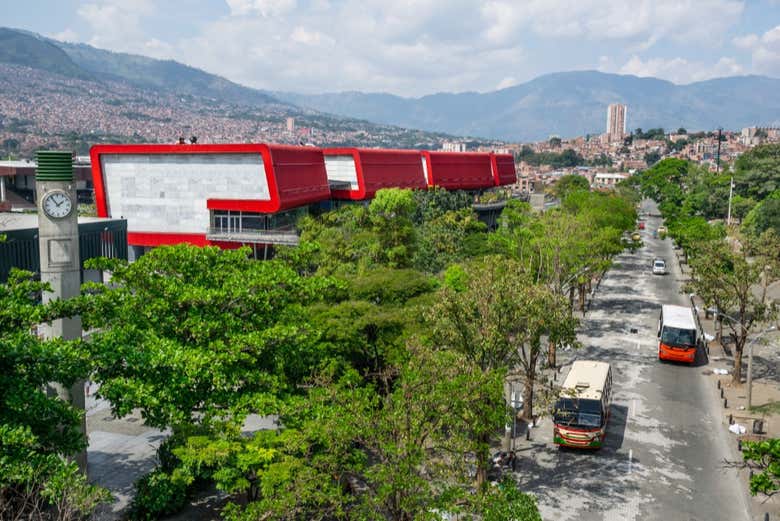 Parque Explora, entre la vegetación de Medellín