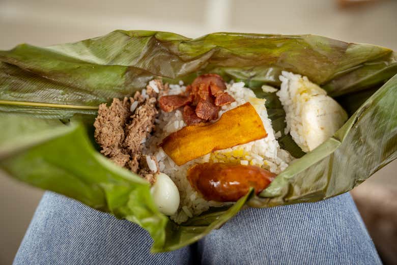 Probando el típico fiambre antioqueño