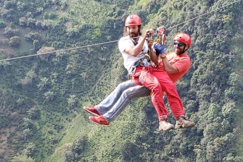 Tirolesa no ecoparque Los Saltos