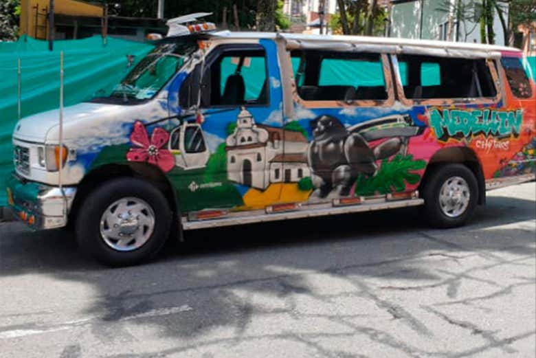 Tour do grafite em uma van pintada