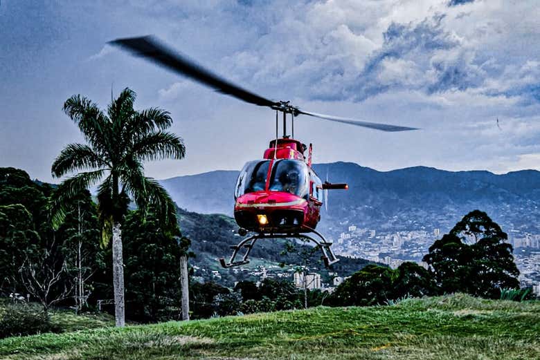 Helicóptero prestes a aterrissar
