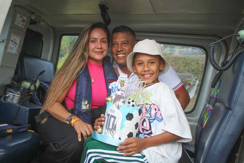 Una famiglia a bordo dell'elicottero