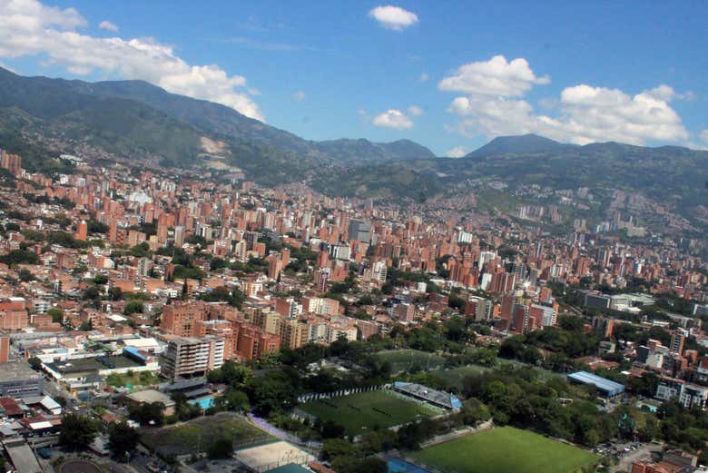 Panorámica de Medellín desde el helicóptero