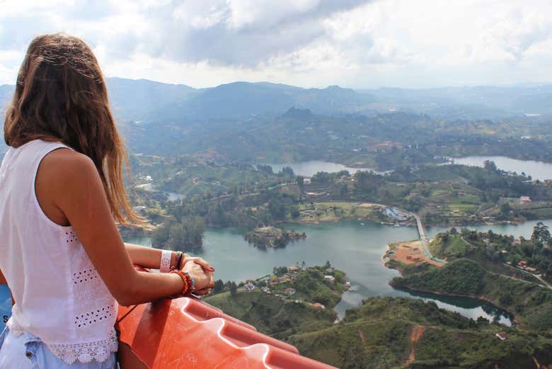 Desfrutando das vistas do reservatório El Peñol
