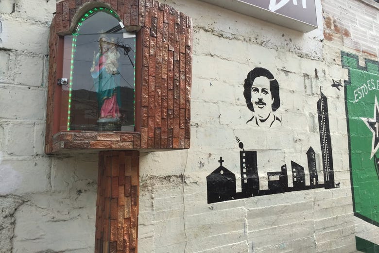 Grafite com o rosto de Pablo Escobar em Medellín