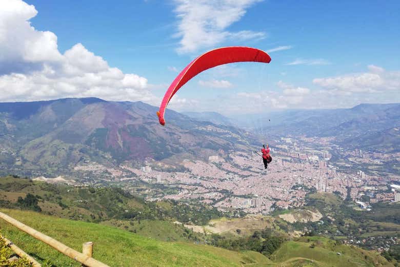Parapente sobre la zona de San Félix