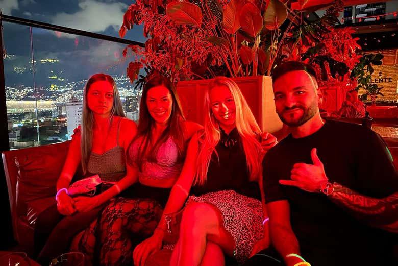 En uno de los bares con vistas a la ciudad