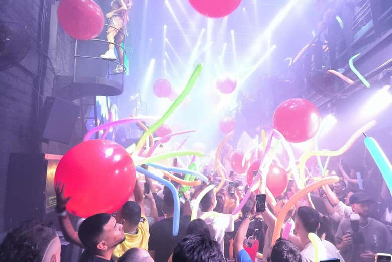 Disfrutando de la mejor fiesta en Medellín