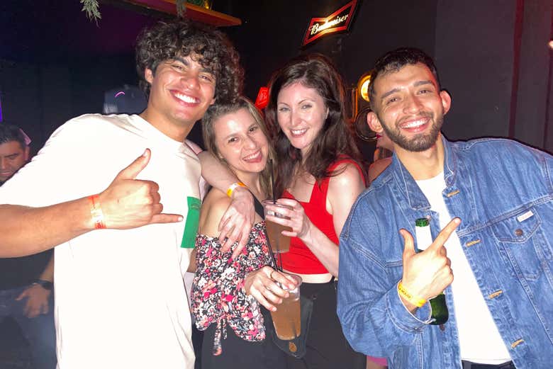 Pasándola bien con amigos