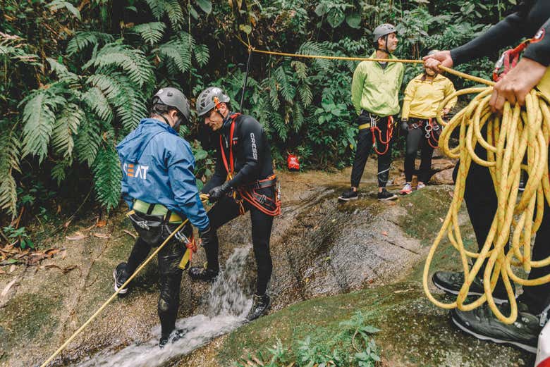 Praticando rapel no Eco Parque de La Reservita
