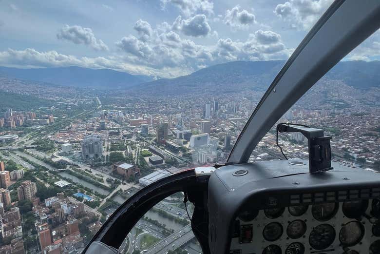 Sobrevoando Medellín de helicóptero