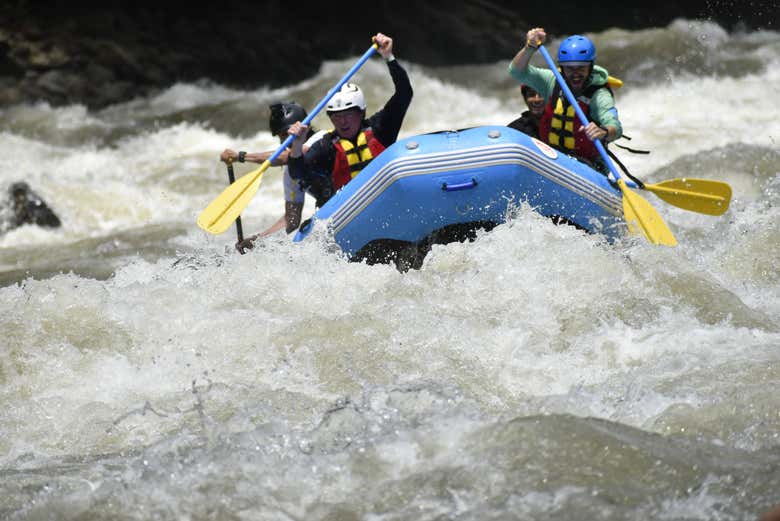 Sorteando los rápidos del río Samaná