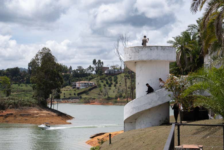 Caminando por la antigua finca de Pablo Escobar