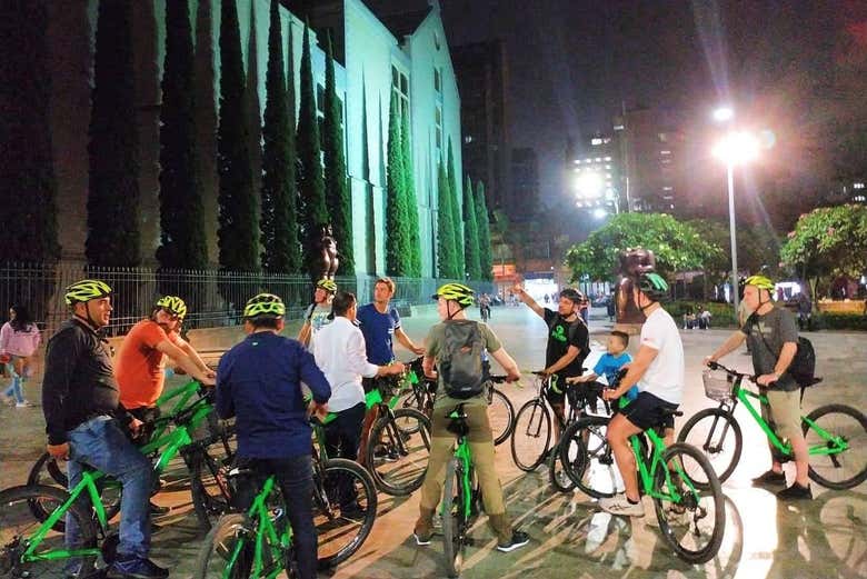 Rota noturna por Medellín