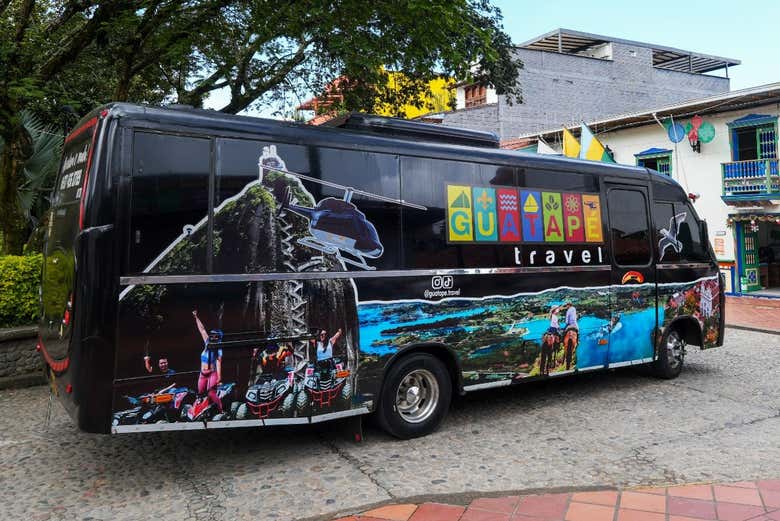 Vehículo preparado para el traslado en Guatapé