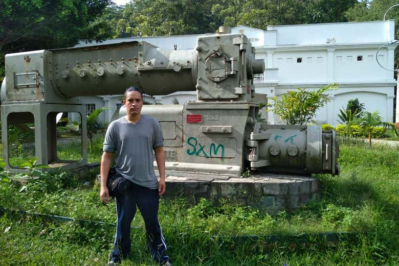 Veremos uma máquina usada para fazer adobes