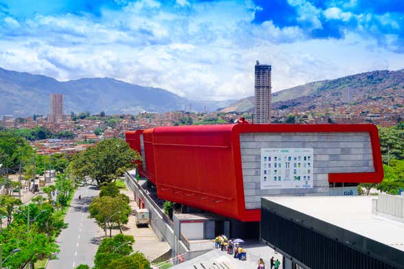 Tour por el Parque Explora y el Pueblito Paisa
