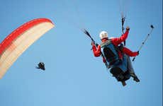 Voo de parapente por Medellín