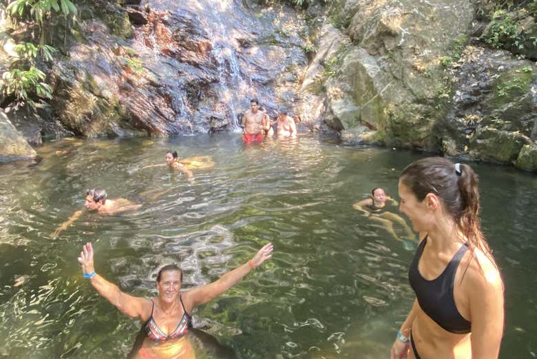 ¡Momento foto en una piscina natural!