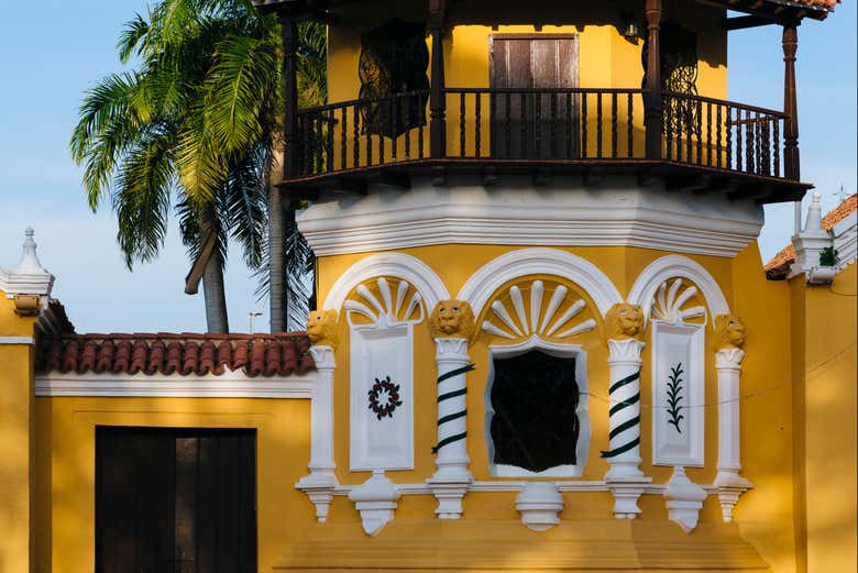 Detalhe da torre do sino de Santa Bárbara