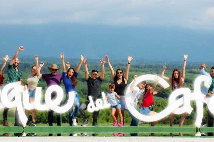 Disfrutando con amigos en el Parque del Café