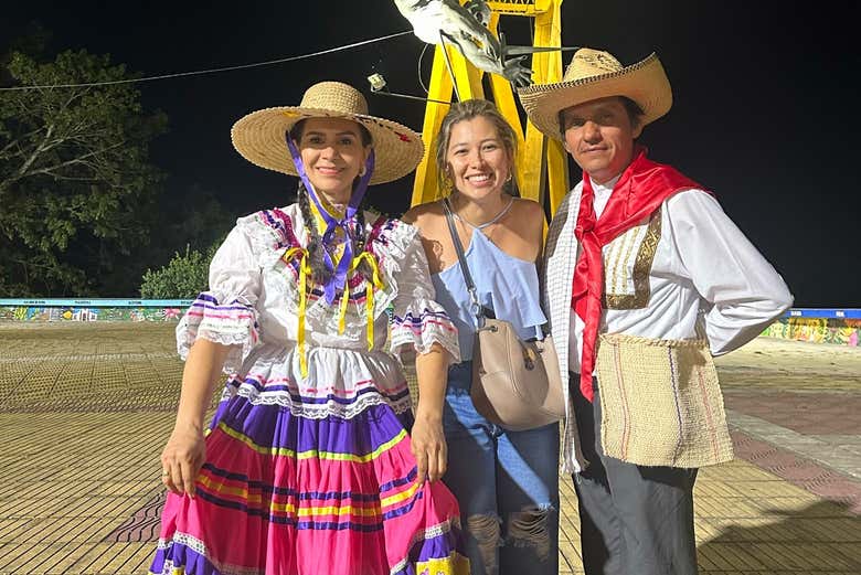 Posando con los artistas