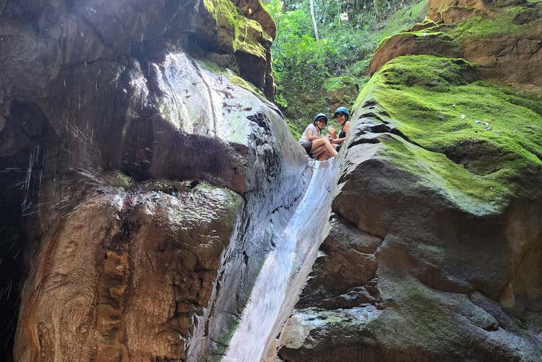 En la Cueva de las Golondrinas