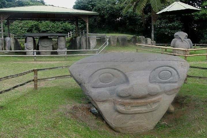 Figuras funerarias de San Agustín