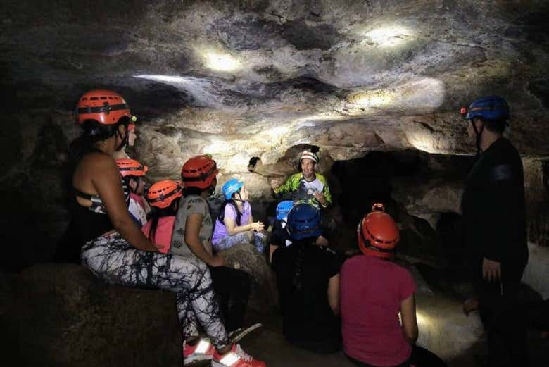Conociendo las particularidades de la cueva