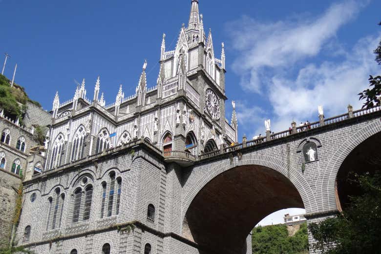 Entrada al Santuario de Las Lajas