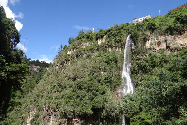 Cascata próxima ao santuário
