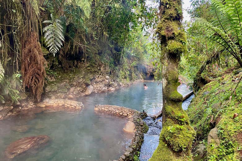 Bañándonos en los termales de San Vicente