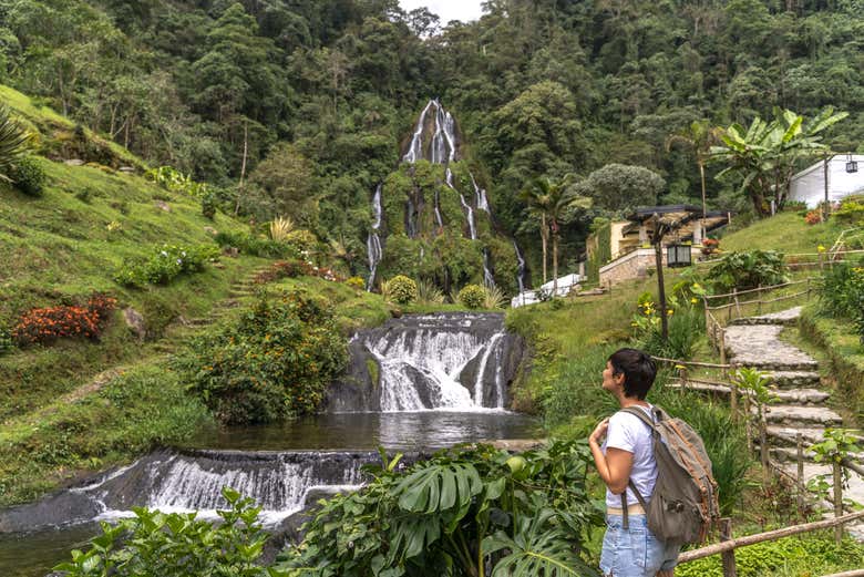 Contemplando una delle cascate di Santa Rosa