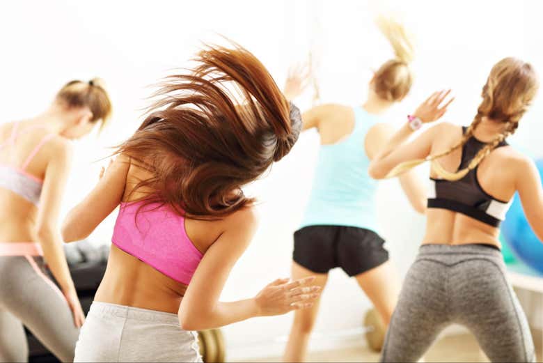 Imparando i passi del reggaeton